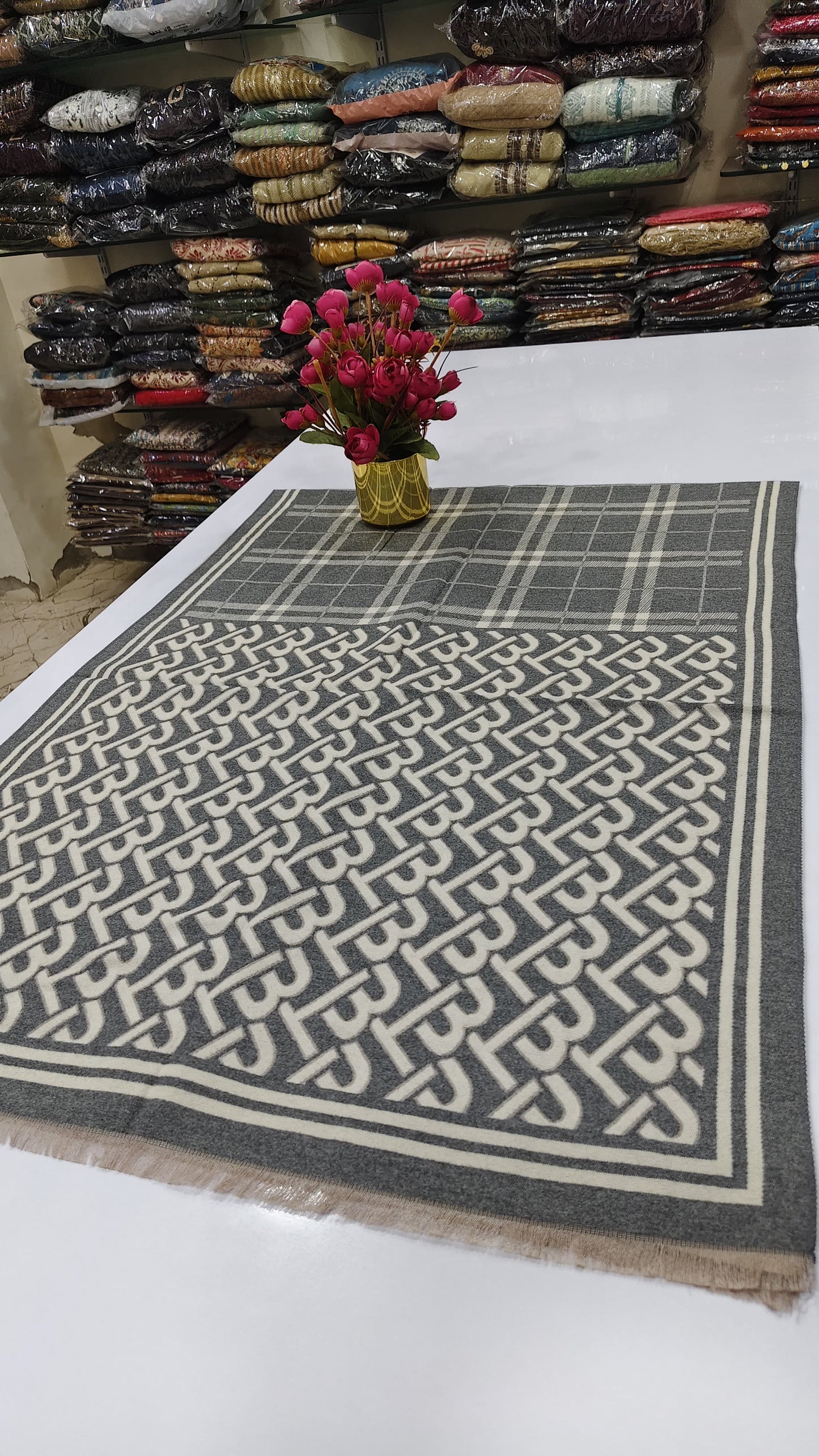 Premium imported soft warm stole (Z21)