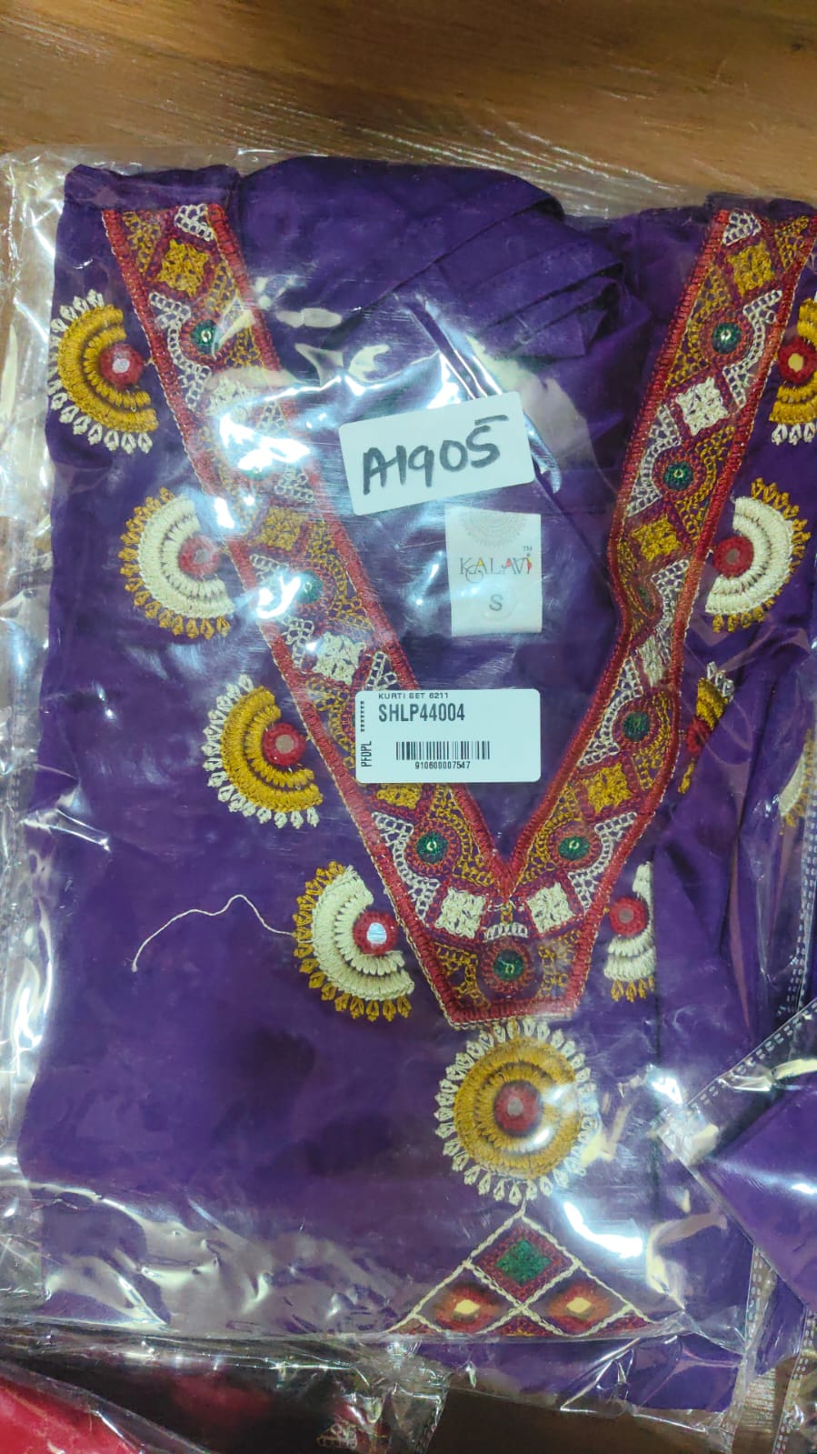 Gaji silk top length 33 inch (A1905)