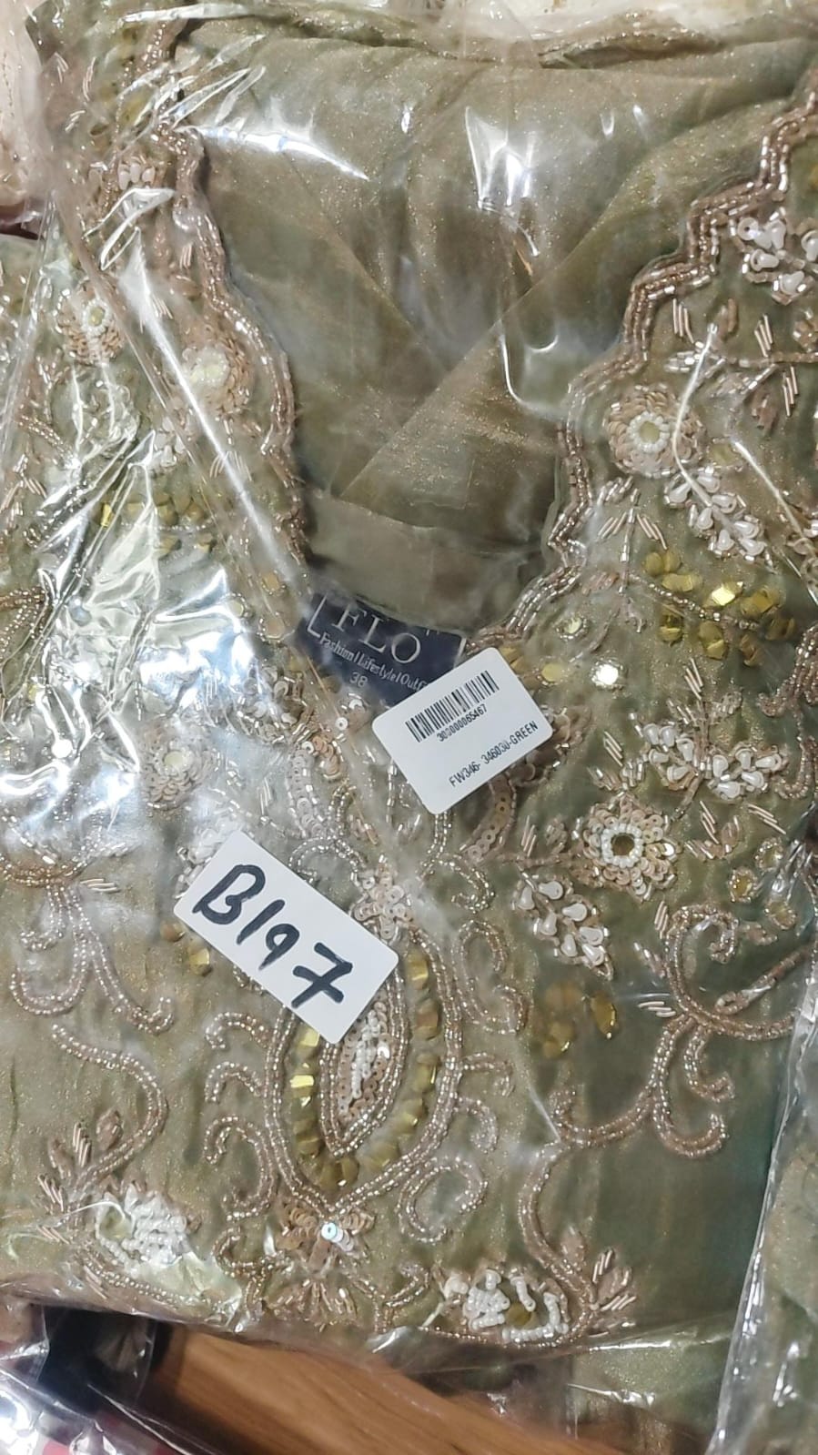 Pure shimmer tissue three piece set (B197)