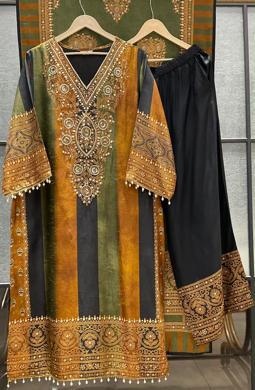 Russian silk with lining straight pattern length 46 inch with wide plazzo three piece set (S453)