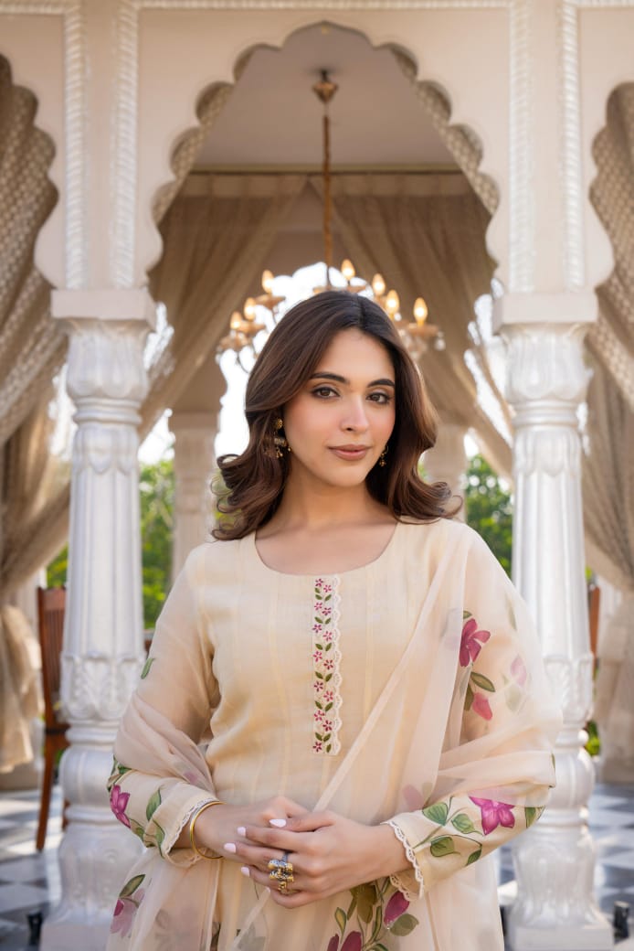 Ivory pure mul chanderi flared anarkali with full brush paint three piece set (P2110)