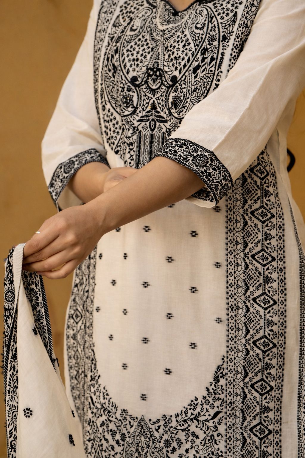Pure jamdani heavy thread work all over the kurta back and dupatta with mul lining three piece set(A1733)