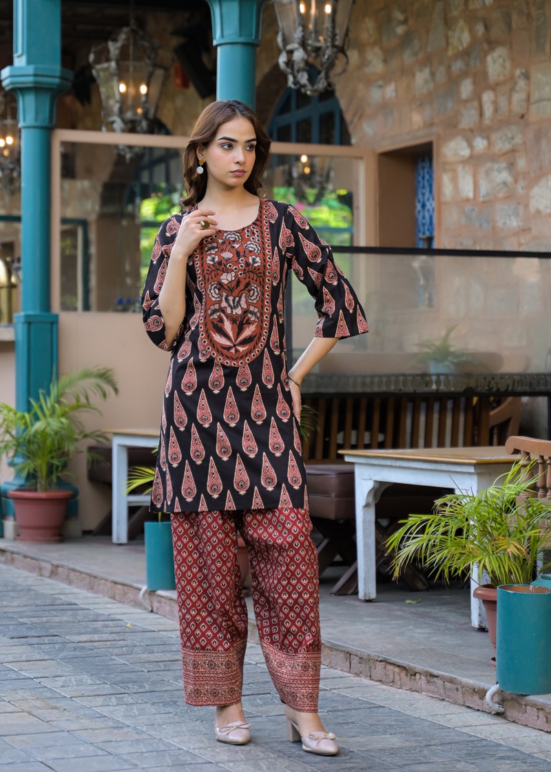 Pure cotton block print with thread work paired with farshi salwar smart two piece cordset (B934)