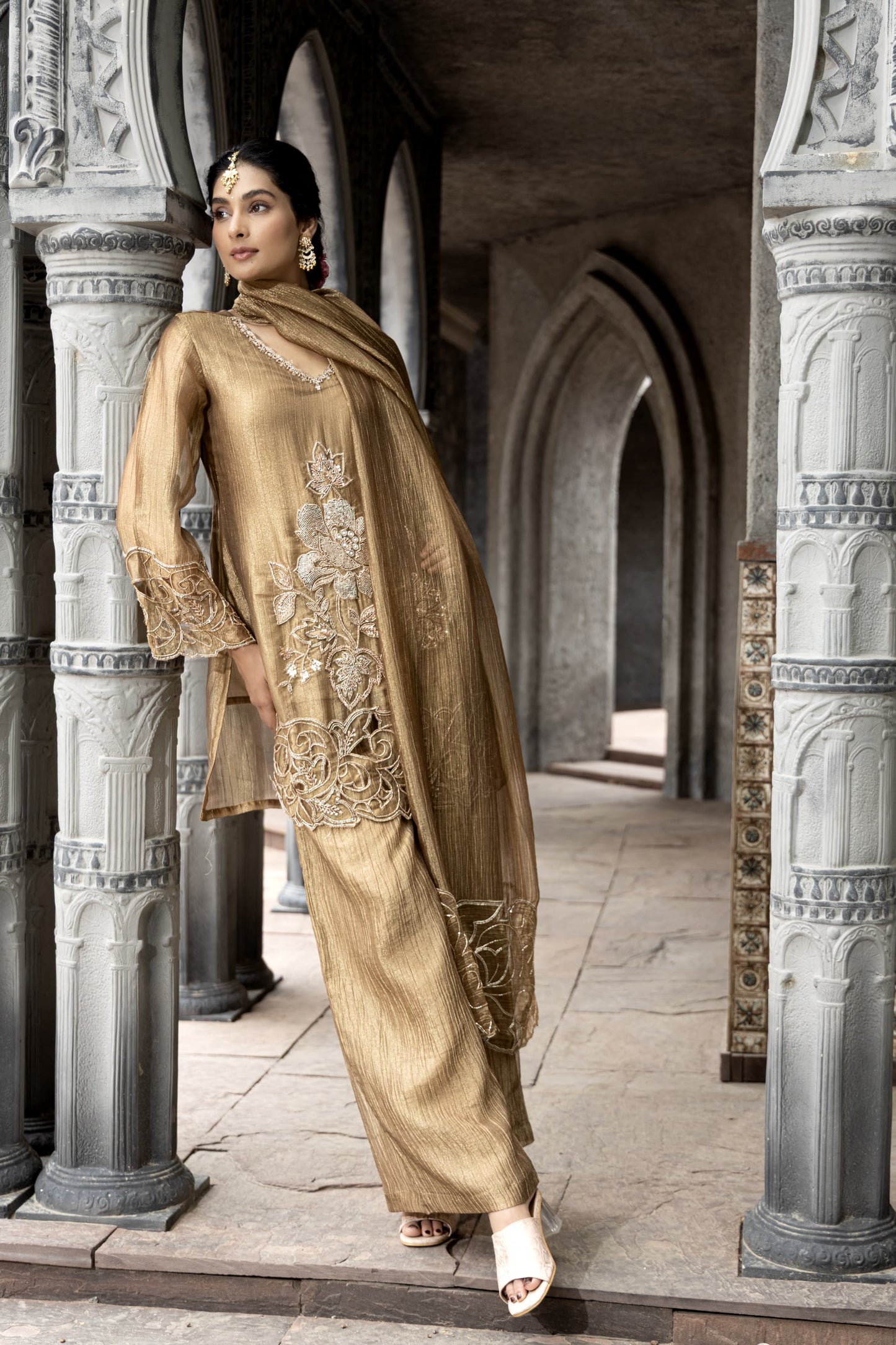 Pure tissue with hand work beautiful three piece set (C495)