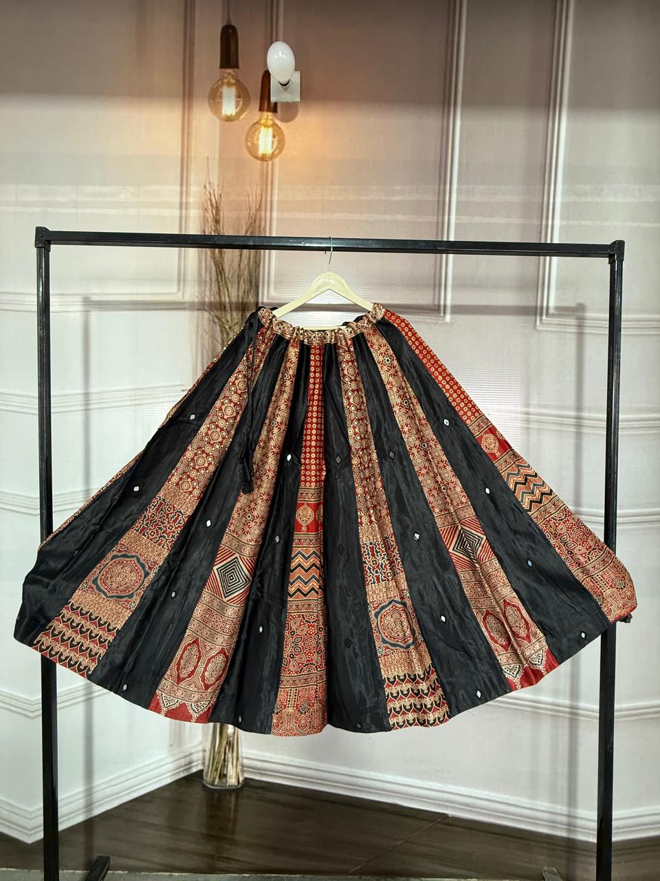 Gaji silk & ajrakh kali skirt
Flair:4 mtr
Kali:24
Waist:44 (upto 46 size)
Length:42 (S230)