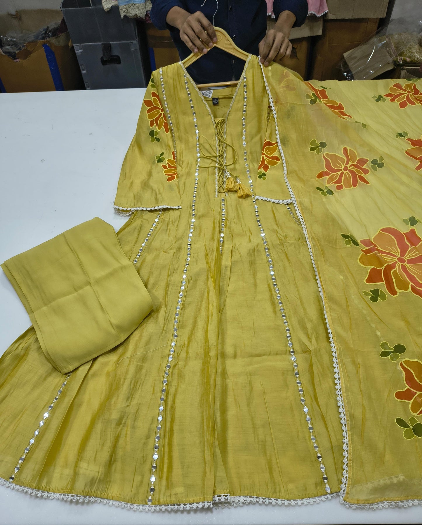 Pure mul chanderi with. Mul lining and brush paint dupatta three piece set (B149)