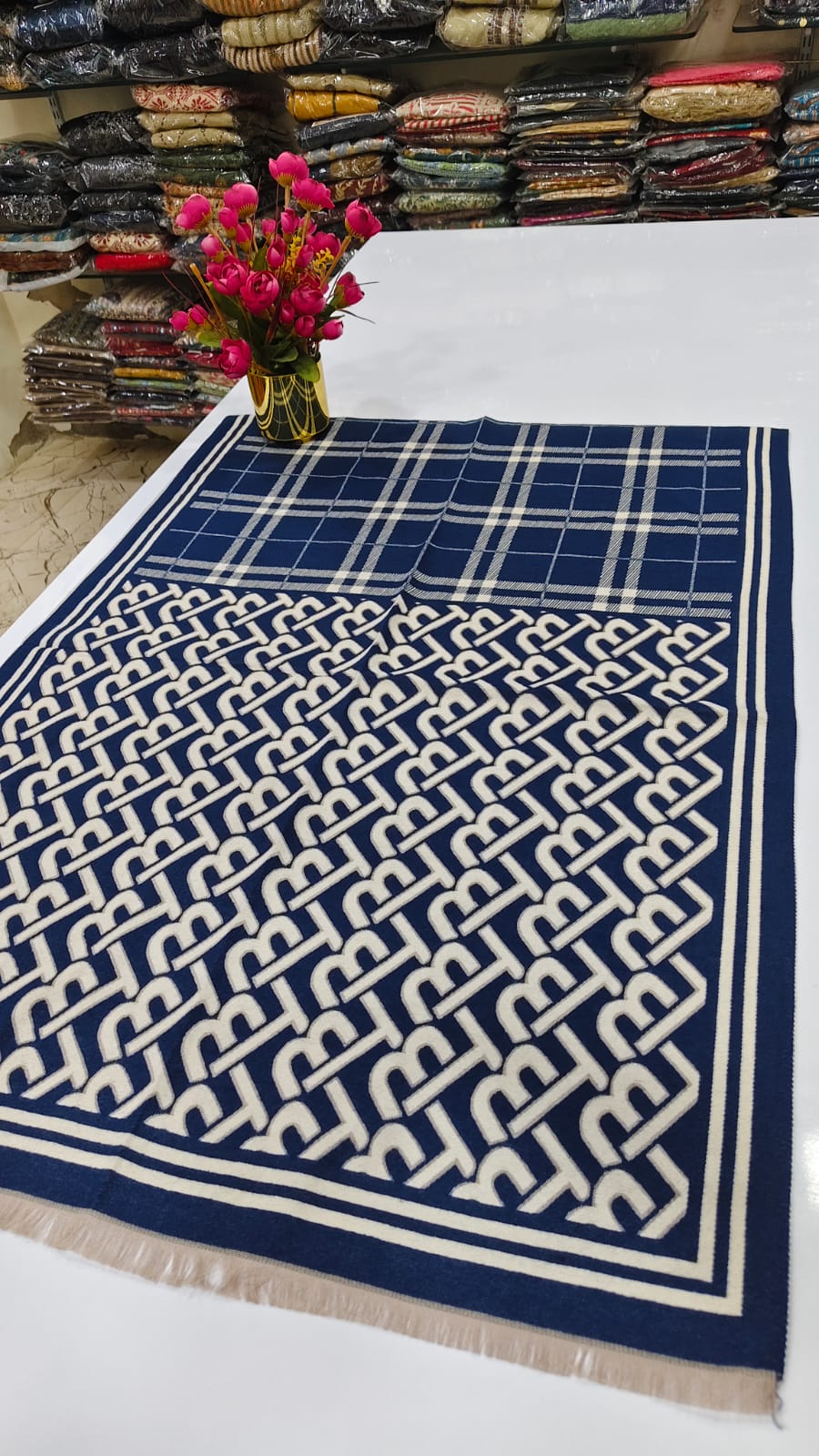 Premium imported soft warm stole (Z21)