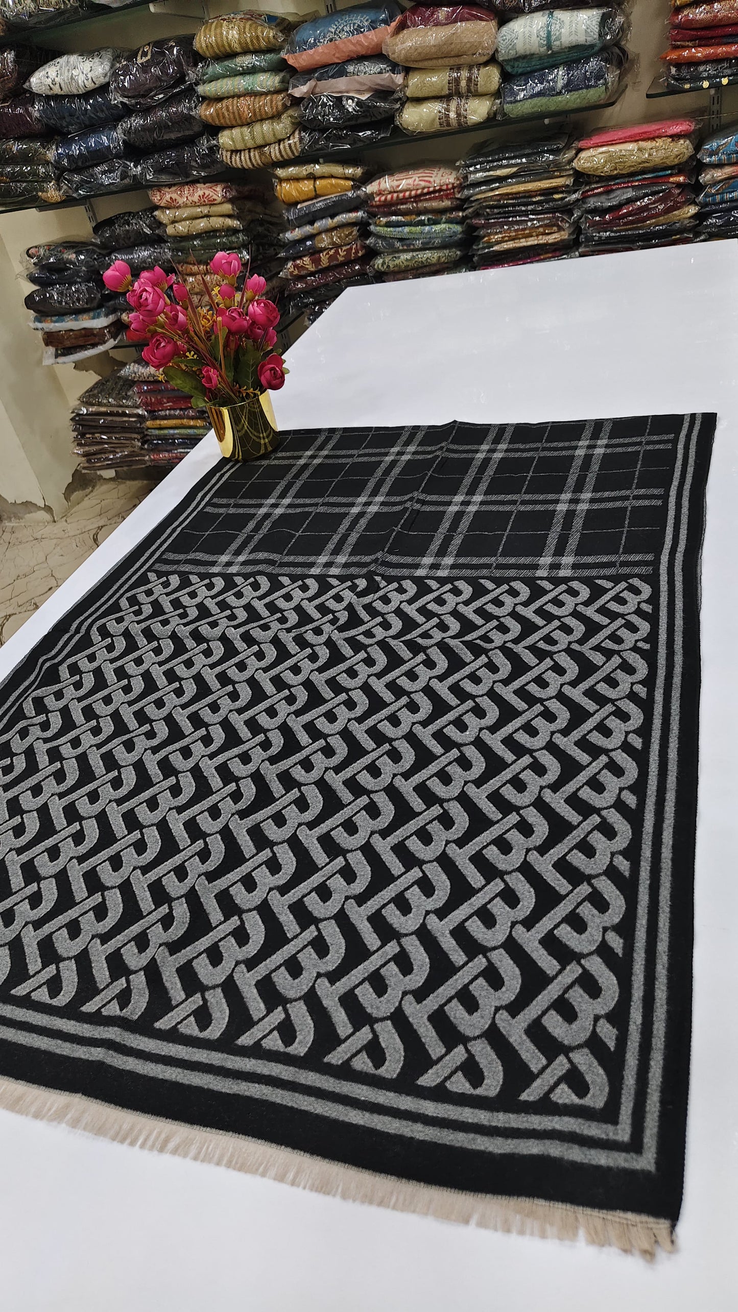 Premium imported soft warm stole (Z21)