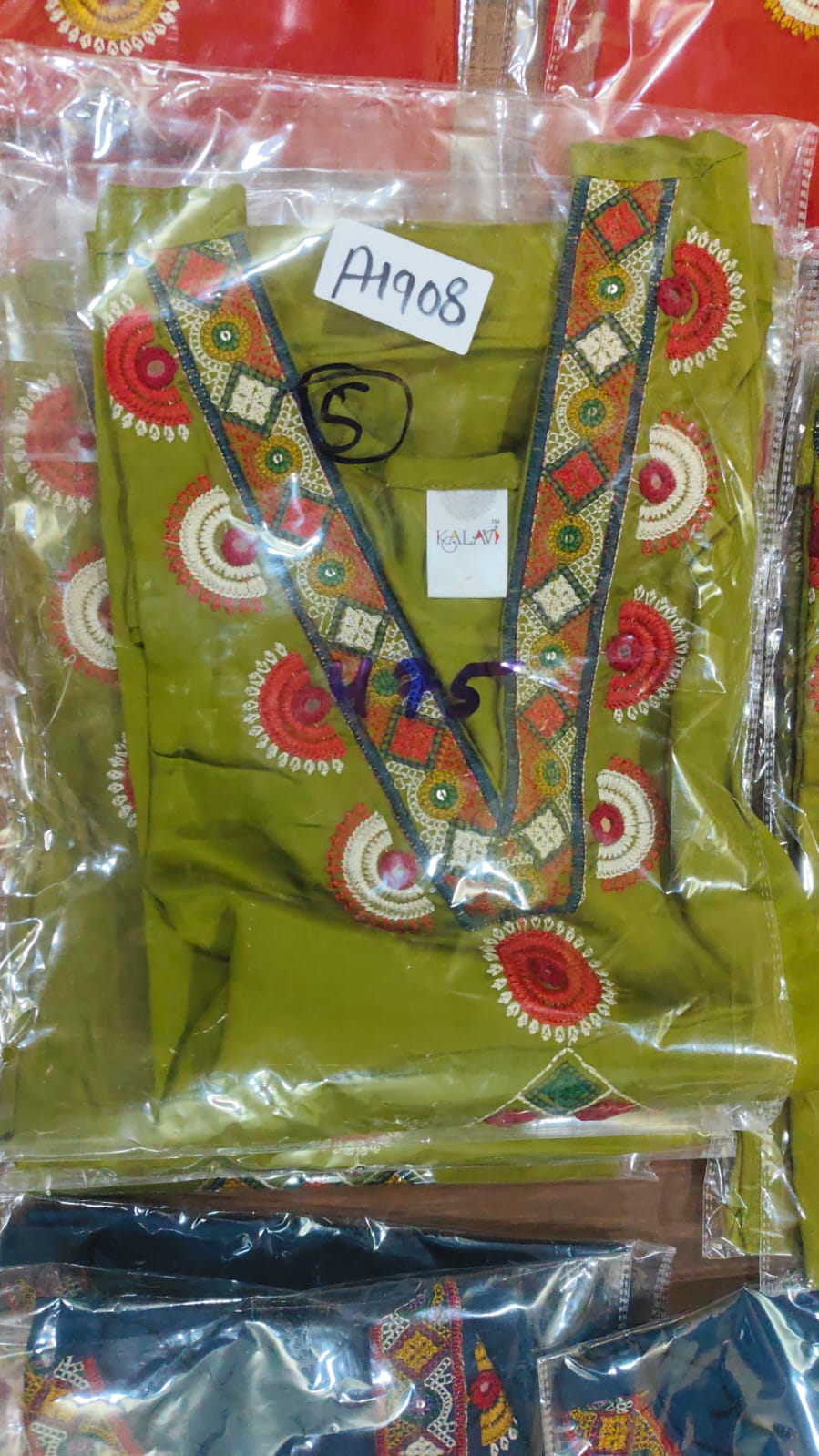 Gaji silk top length 33 inch    (A1908)