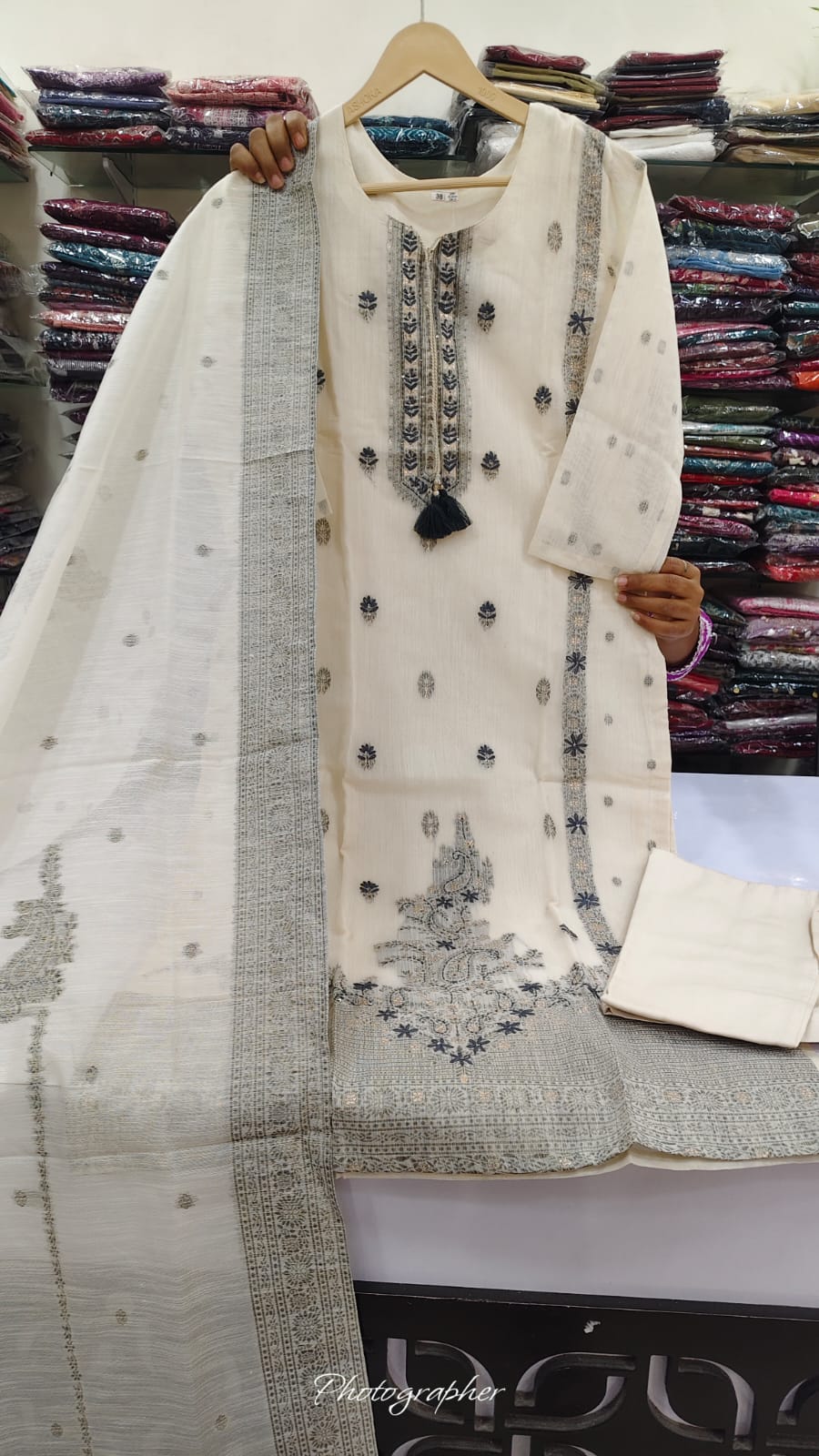 Cotton chsnderi with thread work three piece set (B506)