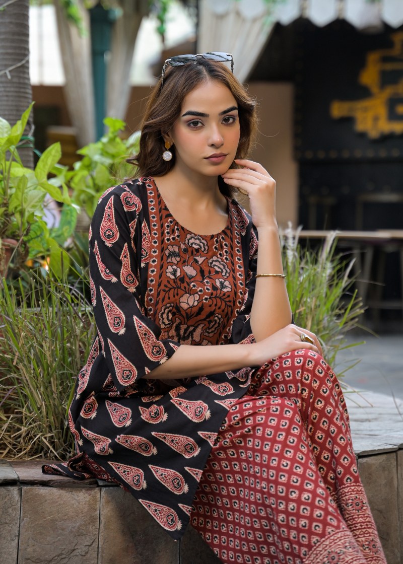 Pure cotton block print with thread work paired with farshi salwar smart two piece cordset (B934)