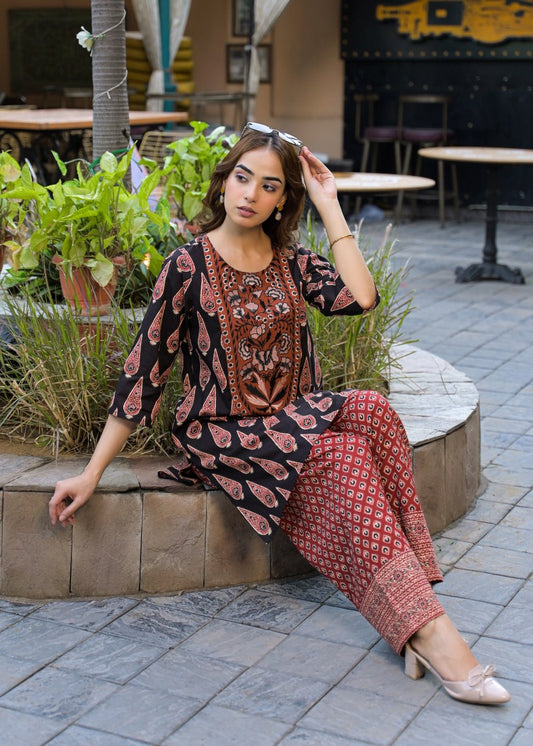 Pure cotton block print with thread work paired with farshi salwar smart two piece cordset (B934)