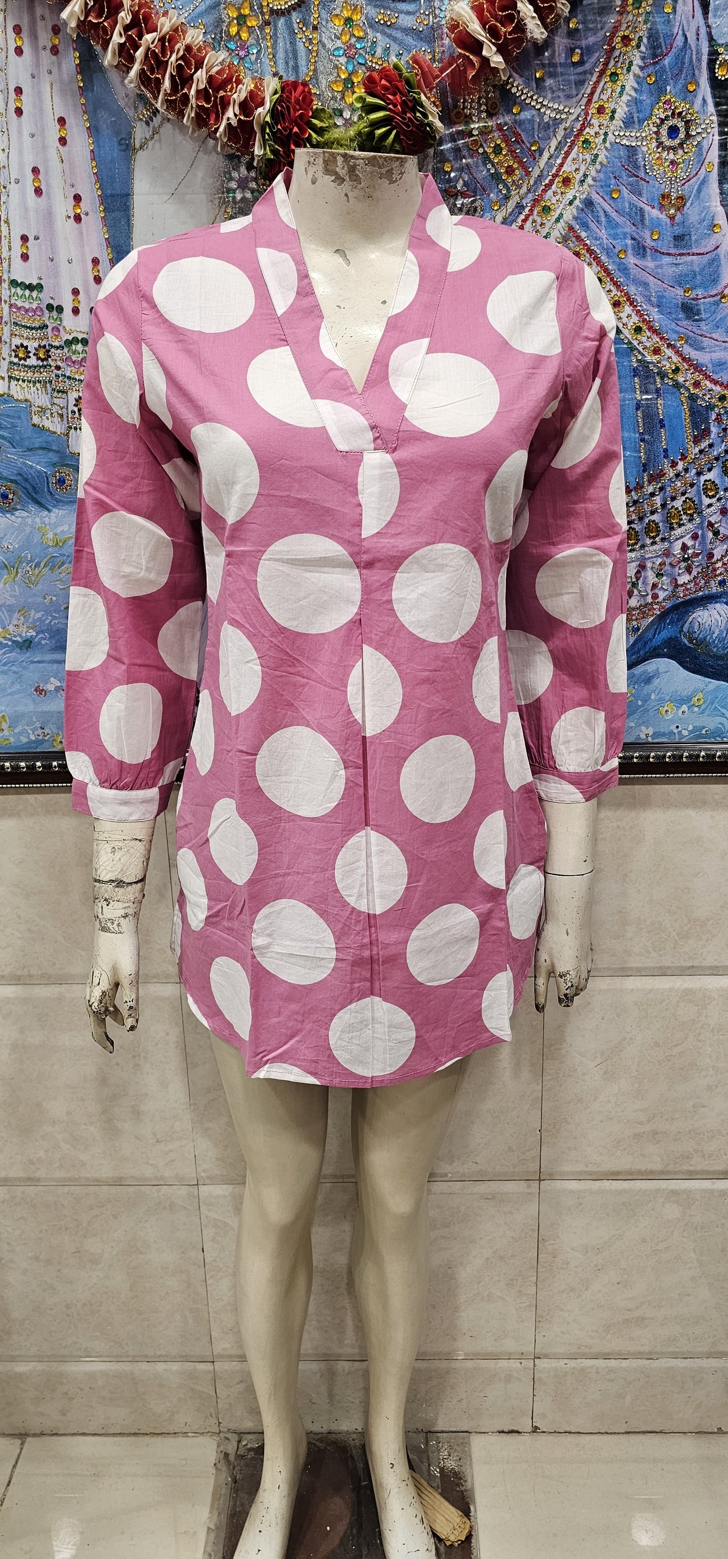 Pink polka dot shirt (P137)