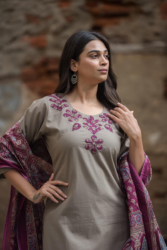 Pure cotton grey with pink ajrakh dupatta three piece set (A1034)