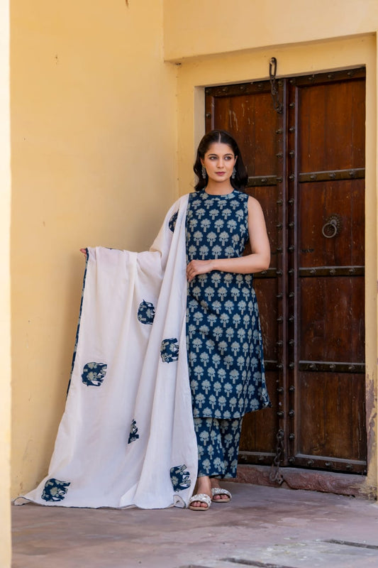 Blue kalamkari close neck A line pattern with applique work dupatta three piece set (P2389