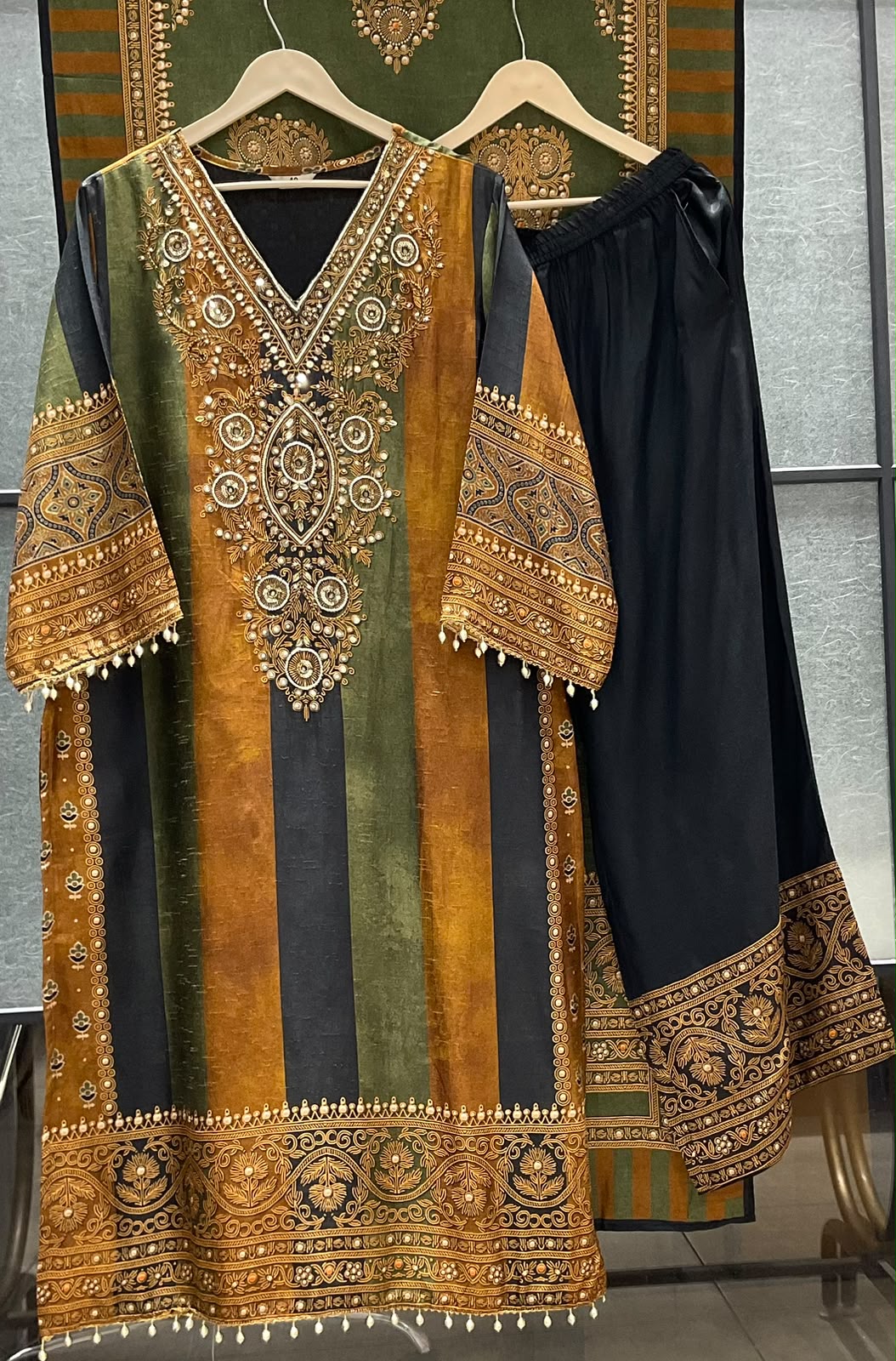 Russian silk with lining straight pattern length 46 inch with wide plazzo three piece set (S453)