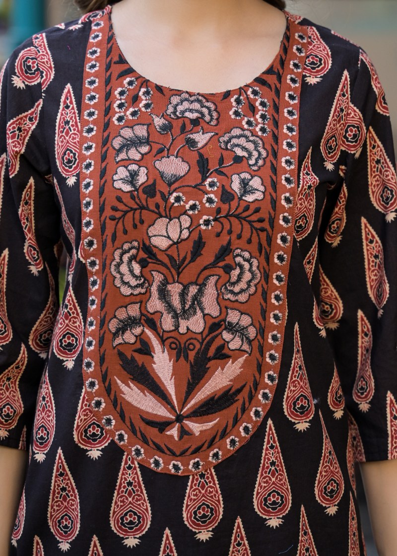 Pure cotton block print with thread work paired with farshi salwar smart two piece cordset (B934)
