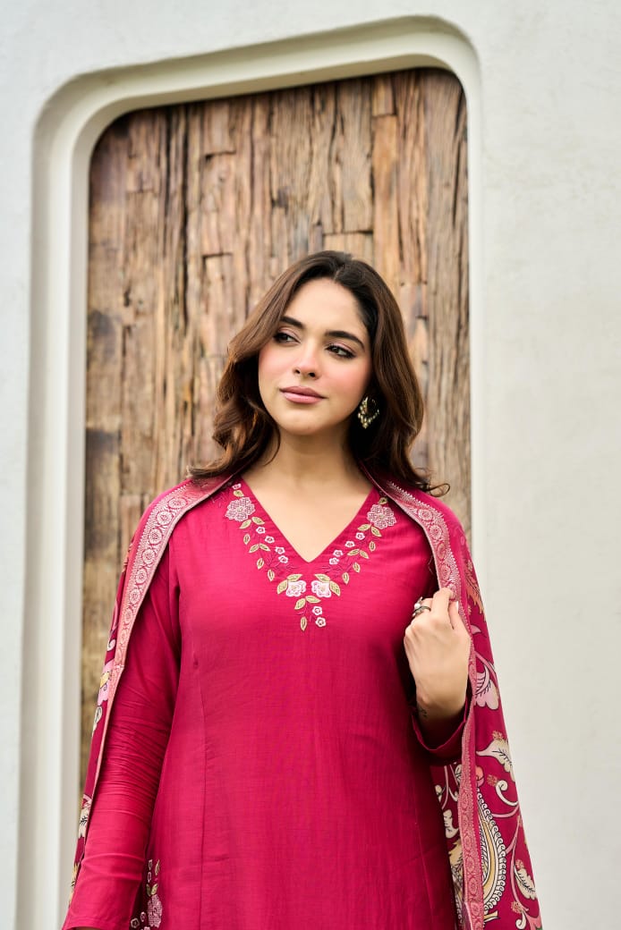 Megenta mul chanderi fully thread work with kalamkari dupatta three piece set (A529)