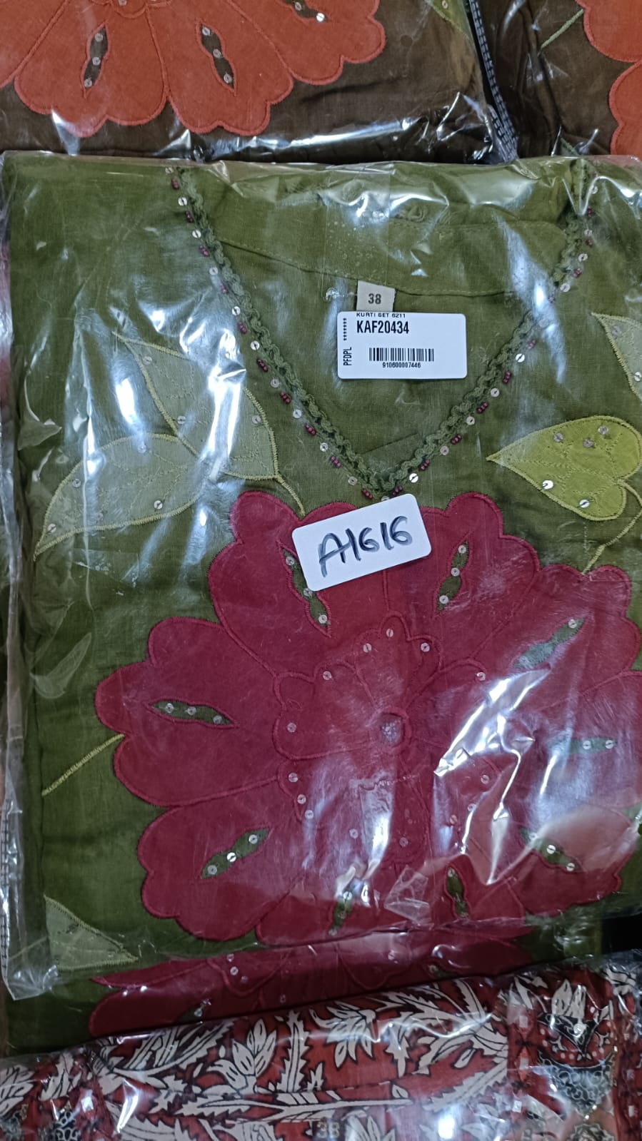 Mul cotton flared with applique work three piece set (A1616)