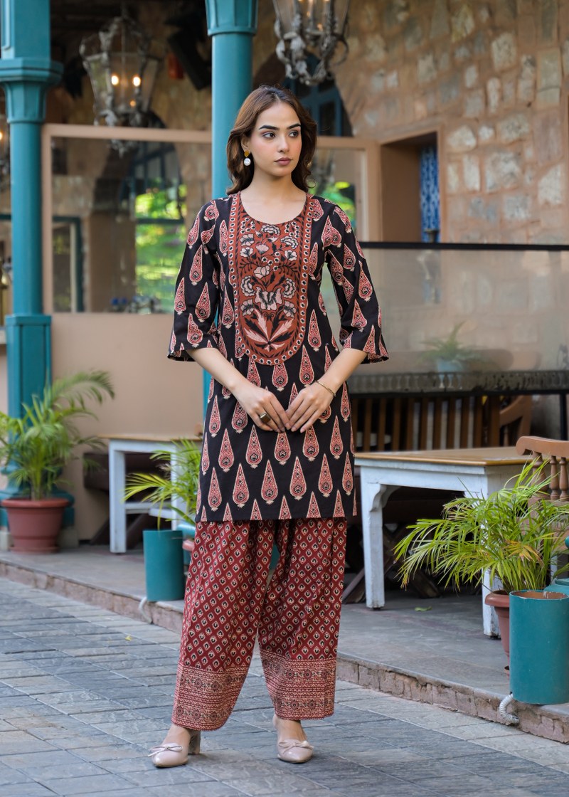 Pure cotton block print with thread work paired with farshi salwar smart two piece cordset (B934)