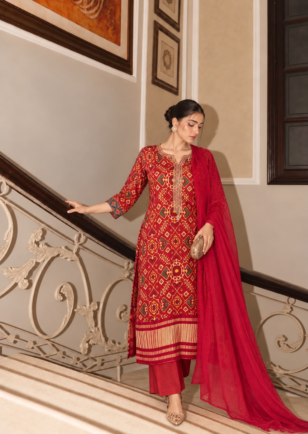 Pure gaji silk lakdi patta suit heavy embroidery and handwork on neckline With mul cotton lining Pure chiffon dupatta 

Note: This is pure gaji silk with both front and back side zari lakdipatta (S434)
