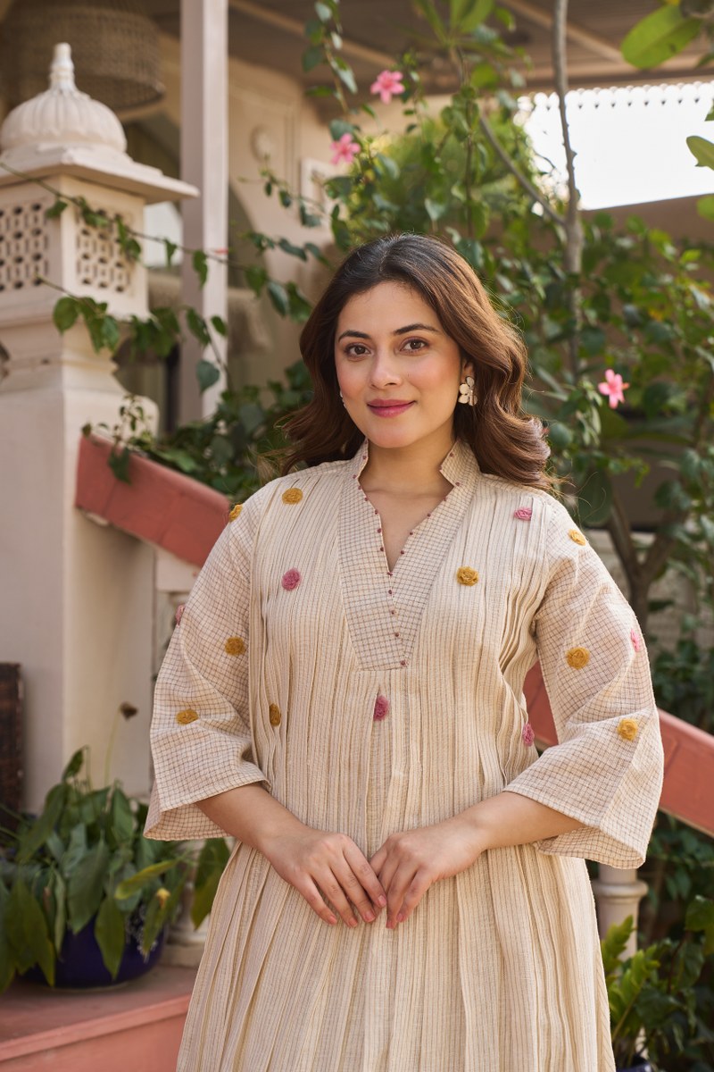 Soft jute linen with mul lining and full crochet flower smart two piece cordset (B422)