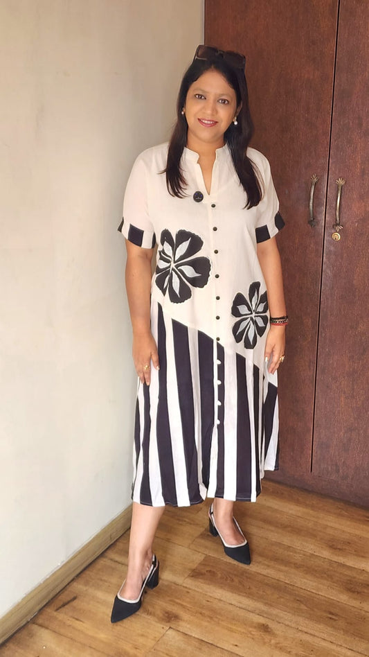 Very smart one piece dress with an inner two deep mobile pocket length 47 inch (B114)