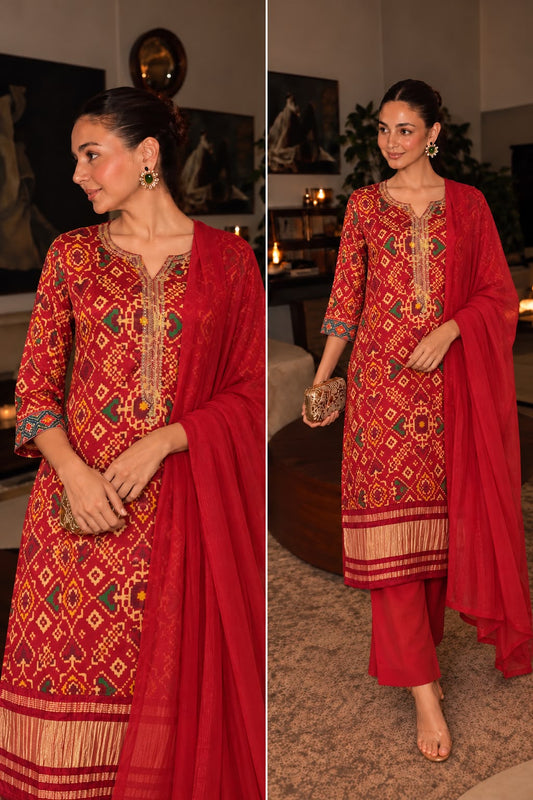 Pure gaji silk lakdi patta suit heavy embroidery and handwork on neckline With mul cotton lining Pure chiffon dupatta 

Note: This is pure gaji silk with both front and back side zari lakdipatta (S434)