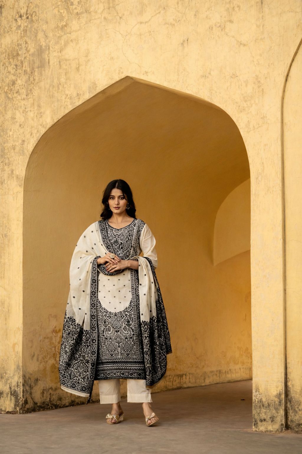 Pure jamdani heavy thread work all over the kurta back and dupatta with mul lining three piece set(A1733)
