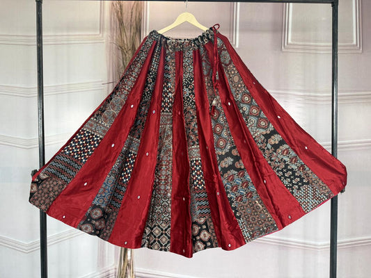 Gaji silk & ajrakh kali skirt 
Flair:4 mtr
Kali:24
Waist:44 (upto 46 size)
Length:42 (S229)
